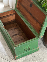 Load image into Gallery viewer, Wooden Vintage Trunk