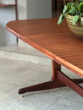 Load image into Gallery viewer, Larger Extendable Dining Table