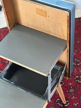 Load image into Gallery viewer, Retro Stool - Convertible Step Ladder