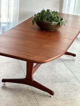 Load image into Gallery viewer, Larger Extendable Dining Table