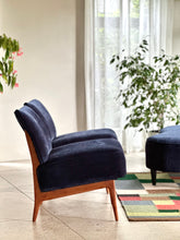 Load image into Gallery viewer, Pair of Rare “Artifort” Occasional Chairs