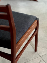 Load image into Gallery viewer, DS Vorster Dining Room Set