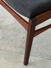 Load image into Gallery viewer, DS Vorster Dining Room Set