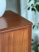 Load image into Gallery viewer, Elegant Mid-Century Sideboard