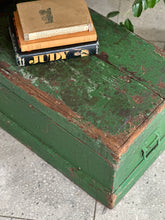 Load image into Gallery viewer, Wooden Vintage Trunk