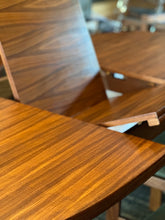 Load image into Gallery viewer, Oval Extendable Dining Table