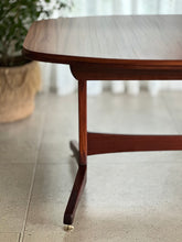Load image into Gallery viewer, Larger Extendable Dining Table