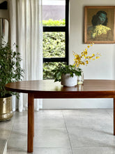 Load image into Gallery viewer, Oval Extendable Dining Table