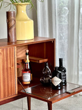 Load image into Gallery viewer, Classic Novocraft Sideboard