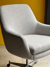 Load image into Gallery viewer, Retro Swivel Chair