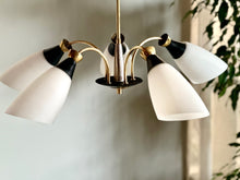 Load image into Gallery viewer, Retro Pendant with Five Lampshades
