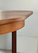 Load image into Gallery viewer, Round Mid-Century Extendable Dining Table