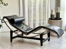 Load image into Gallery viewer, LC4 Chaise Longue |
After the 1928 original by Le Corbusier, Pierre Jeanneret & Charlotte Perriand