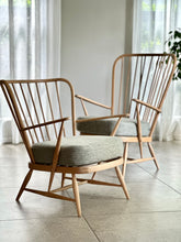 Load image into Gallery viewer, Spindle Back Occasional Arm Chair