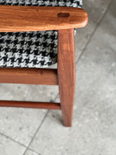 Load image into Gallery viewer, Exquisite Kallenbach Extendable Table & Eight Dining Chairs