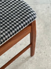 Load image into Gallery viewer, Exquisite Kallenbach Extendable Table & Eight Dining Chairs