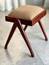 Load image into Gallery viewer, Novocraft Dressing Table & Stool