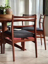 Load image into Gallery viewer, DS Vorster Dining Room Set