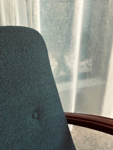 Load image into Gallery viewer, Banana Chair