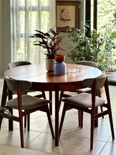 Load image into Gallery viewer, Round Mid-Century Extendable Dining Table