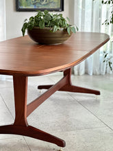 Load image into Gallery viewer, Larger Extendable Dining Table