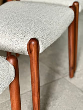 Load image into Gallery viewer, Danish Dining set | Oval Extendable Table & 6 Chairs