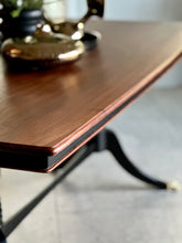 Load image into Gallery viewer, Duncan Phyfe-Style Dining Table
