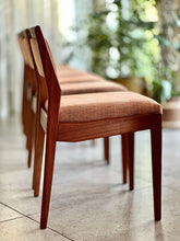 Load image into Gallery viewer, DS Vorster Round Extendable Table & Six Matching Chairs