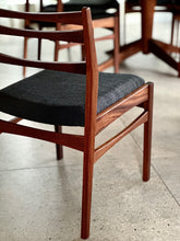 Load image into Gallery viewer, DS Vorster Dining Room Set