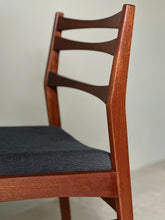 Load image into Gallery viewer, DS Vorster Dining Room Set