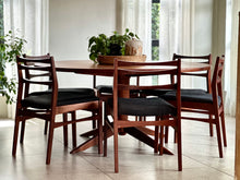 Load image into Gallery viewer, DS Vorster Dining Room Set
