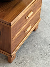 Load image into Gallery viewer, Torrente King Size Bedroom Set