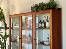 Load image into Gallery viewer, Vintage Bookcase / Display Cabinet