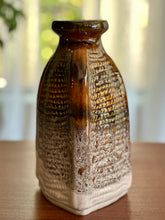 Load image into Gallery viewer, Retro Textured Pottery Vase