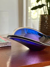 Load image into Gallery viewer, Flygsfors Coquille Art Glass Bowl by Paul Kedelv