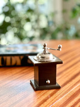 Load image into Gallery viewer, Pepper Grinder - Petite