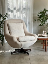 Load image into Gallery viewer, Comfortable Swivel Lounge Chair