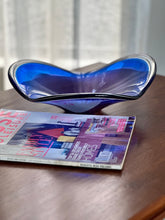 Load image into Gallery viewer, Flygsfors Coquille Art Glass Bowl by Paul Kedelv