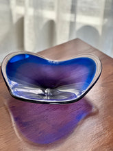 Load image into Gallery viewer, Flygsfors Coquille Art Glass Bowl by Paul Kedelv