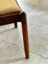 Load image into Gallery viewer, Stackable Set Of Four Dining chairs