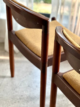 Load image into Gallery viewer, Stackable Set Of Four Dining chairs