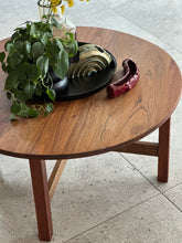 Load image into Gallery viewer, Round Coffee Table