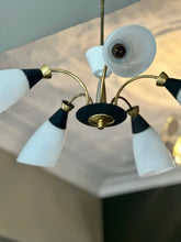 Load image into Gallery viewer, Retro Pendant with Five Lampshades