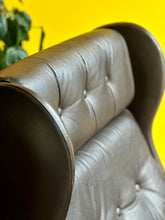 Load image into Gallery viewer, Vintage Danish Swivel Chair