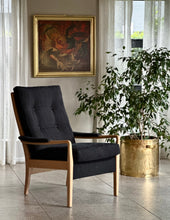 Load image into Gallery viewer, Cintique Armchair