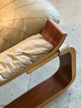 Load image into Gallery viewer, Kroken Chair with Footrest
