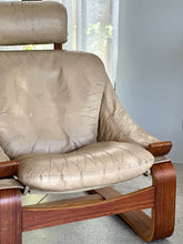 Load image into Gallery viewer, Kroken Chair with Footrest
