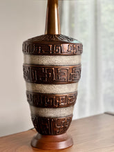 Load image into Gallery viewer, Retro Table Lamp