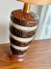 Load image into Gallery viewer, Retro Table Lamp