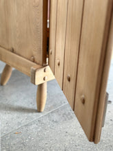 Load image into Gallery viewer, Vintage Bakker & Steyger Kitchen Dresser in Solid Oak
